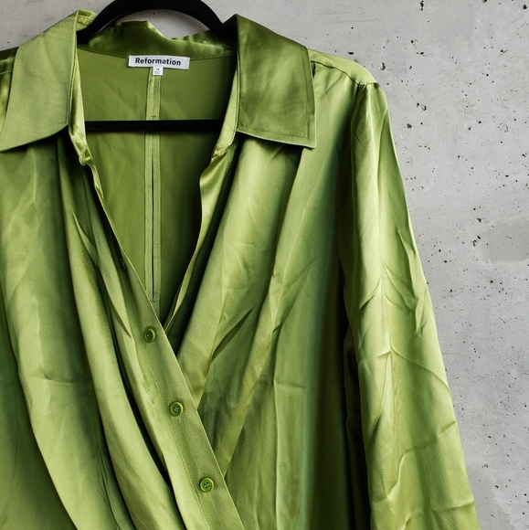 ⭕️ SOLD ⭕️ NWOT Reformation Alaine Silk Mini Dress - Avocado Green (14) - Picture 4 of 7